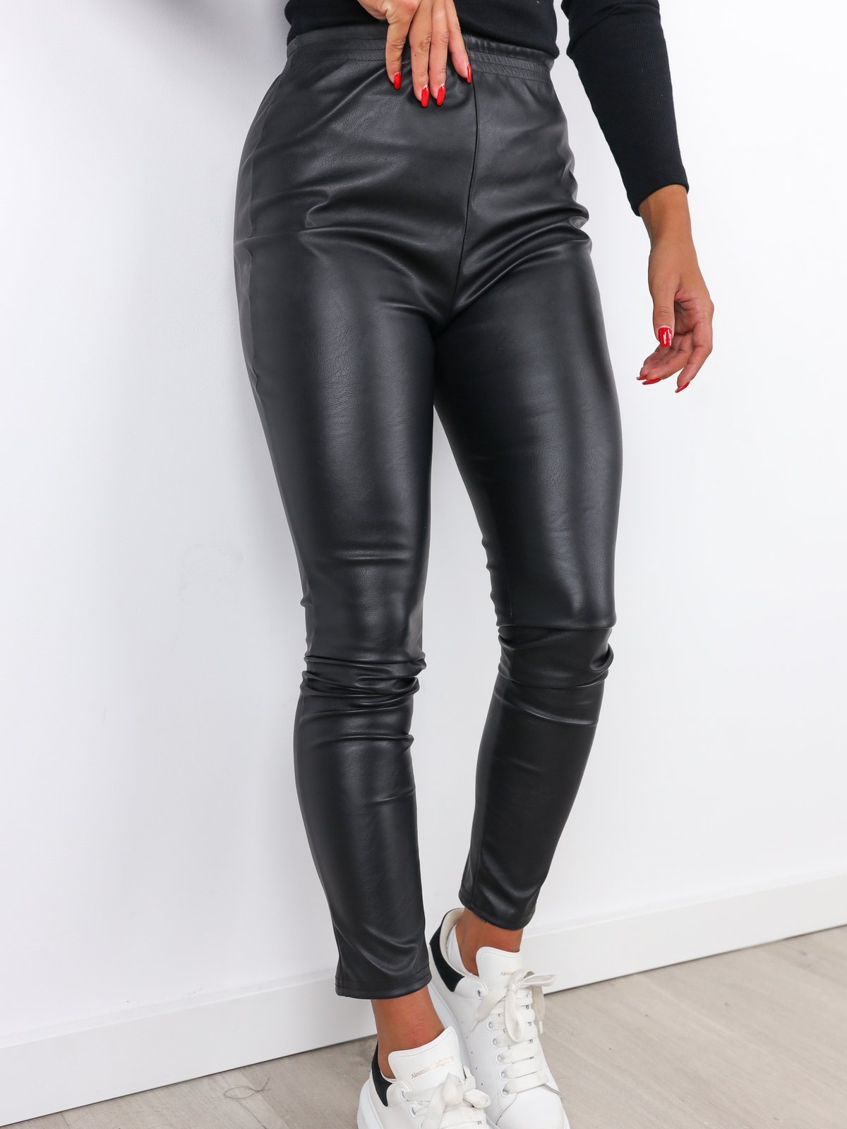 Faux Leather High Waisted Leggings | black A266
