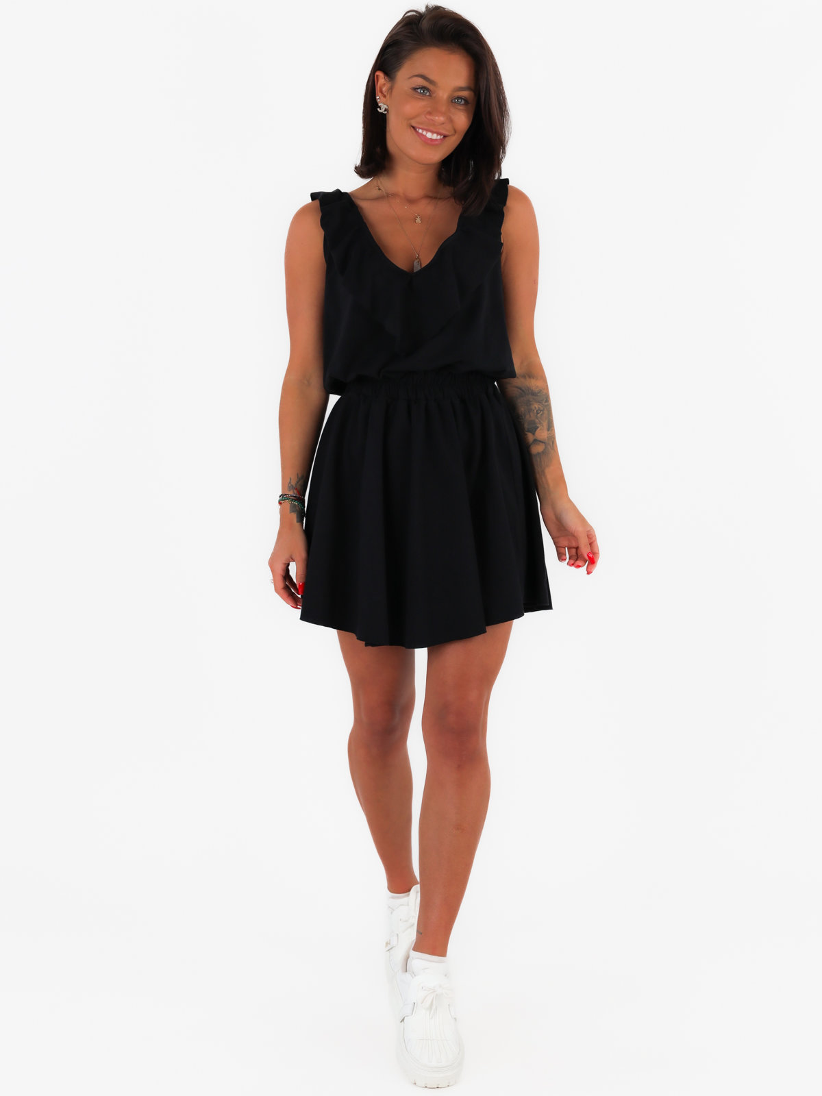 Asymetryczna sukienka z dekoltem i falbankami czarna c213 k01